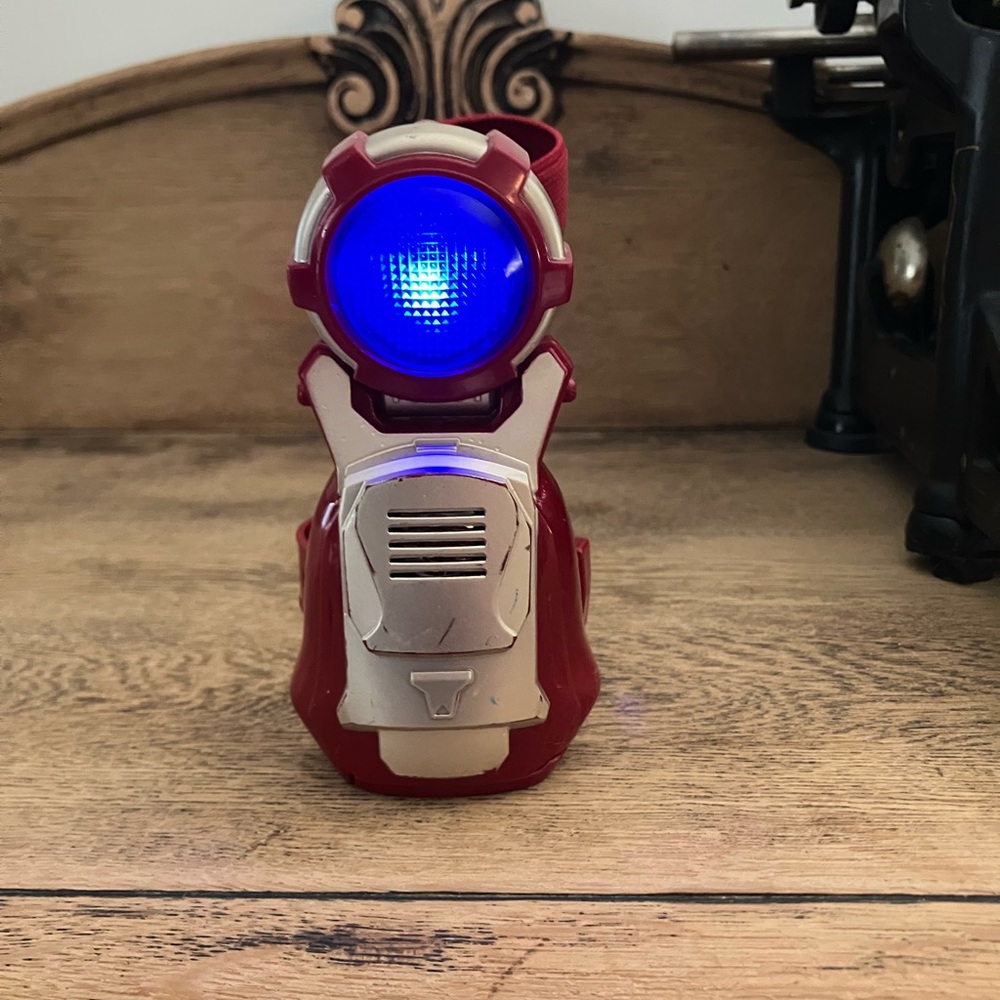 Marvel Iron Man 3 Iron Man ARC FX Wrist
Repulsor Toy